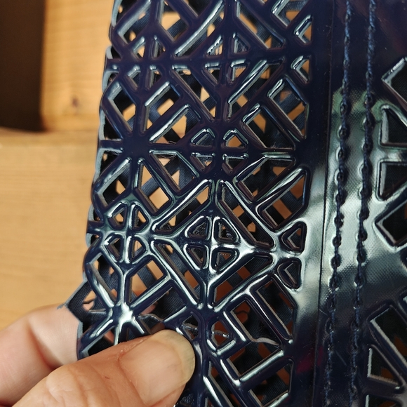 Tory Burch Perforated Navy Lace Weekender Tote Shoulder Bag Tag Beach Laser Cut - Picture 5 of 12